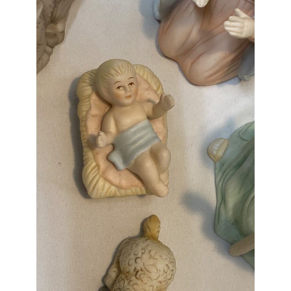 Lefton Porcelain Christopher Collection 5 Pc Nativity Set in Box - Picture 2 of 8